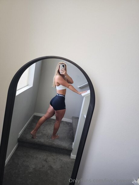 Foto di nudo di fuga di OnlyFans di Livv Swenson