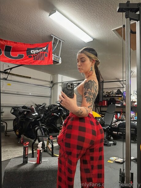 Foto di nudo di fuga di OnlyFans di Lelewoolfy