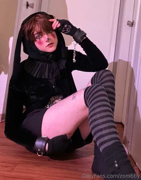 Foto di nudo di fuga di OnlyFans di Zombby
