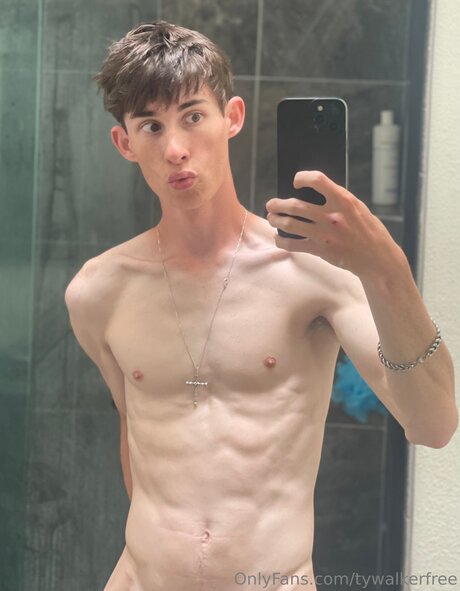 Foto di nudo di fuga di OnlyFans di Tywalkerfree