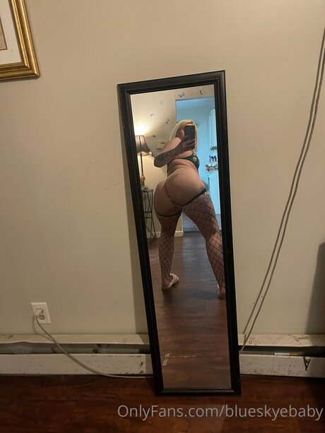 Foto di nudo di fuga di OnlyFans di Blueskyebaby