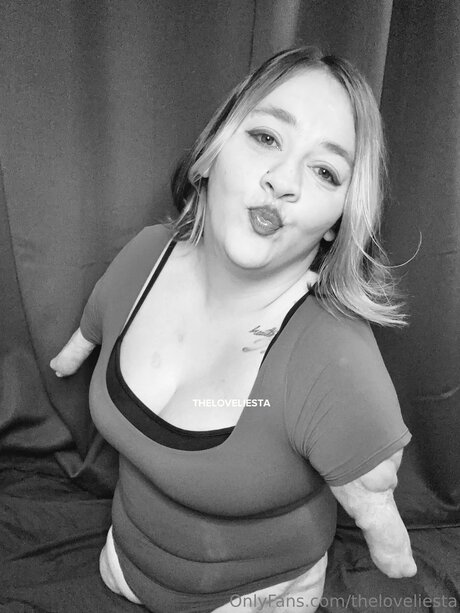 Foto di nudo di fuga di OnlyFans di Theloveliesta