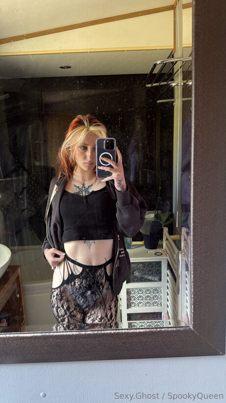 Spooky Queen0 0