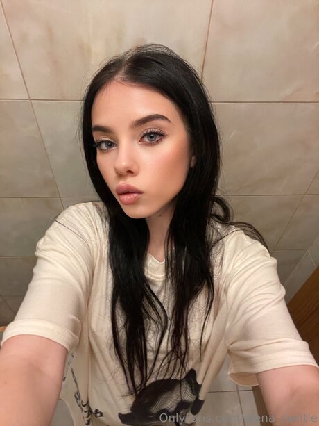 Foto di nudo di fuga di OnlyFans di Alena Swiitie