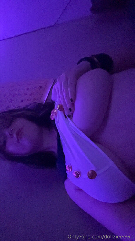 Foto di nudo di fuga di OnlyFans di Dollzieeevip