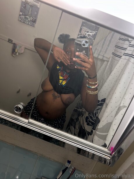 Foto di nudo di fuga di OnlyFans di Ispyniyaa