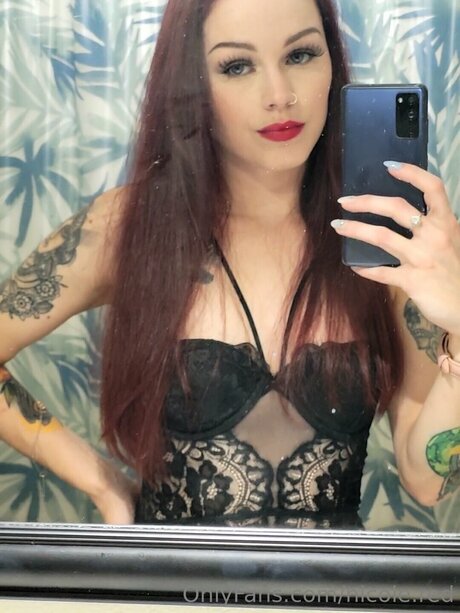 Foto di nudo di fuga di OnlyFans di Nicole Red