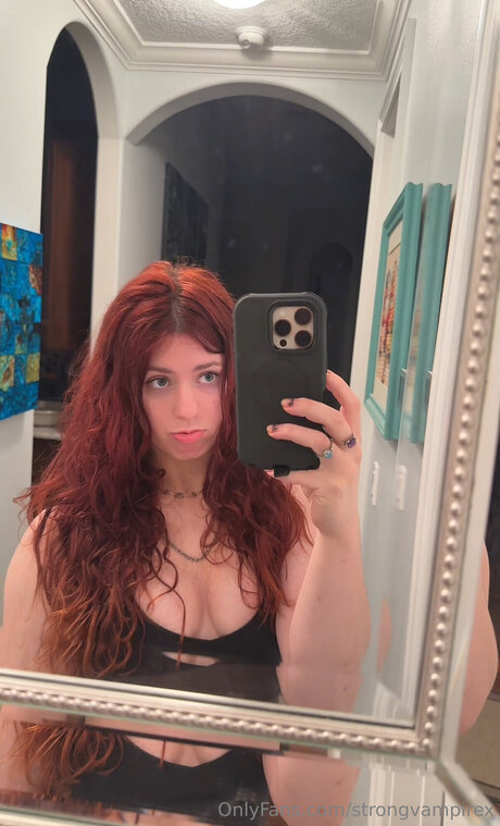 Foto di nudo di fuga di OnlyFans di Strongvampirex