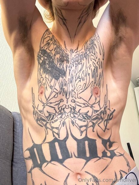 Foto di nudo di fuga di OnlyFans di Omoliver