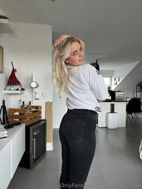 Foto di nudo di fuga di OnlyFans di Bellablondofficial