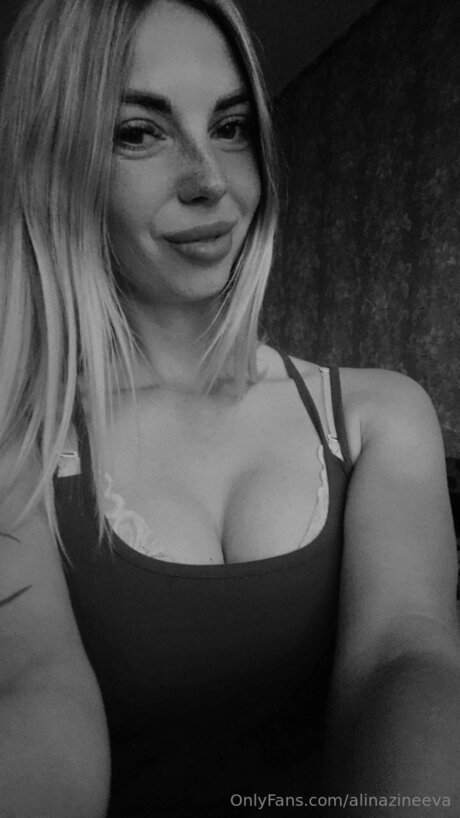 Foto di nudo di fuga di OnlyFans di Alinazineeva