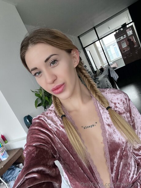 Foto di nudo di fuga di OnlyFans di Firefly Sv