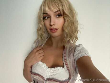 Foto di nudo di fuga di OnlyFans di Mia Kunzmann