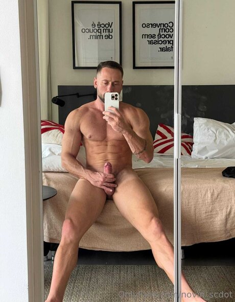 Foto di nudo di fuga di OnlyFans di Novin Scdot