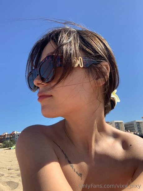 Foto di nudo di fuga di OnlyFans di Vixy Pixy