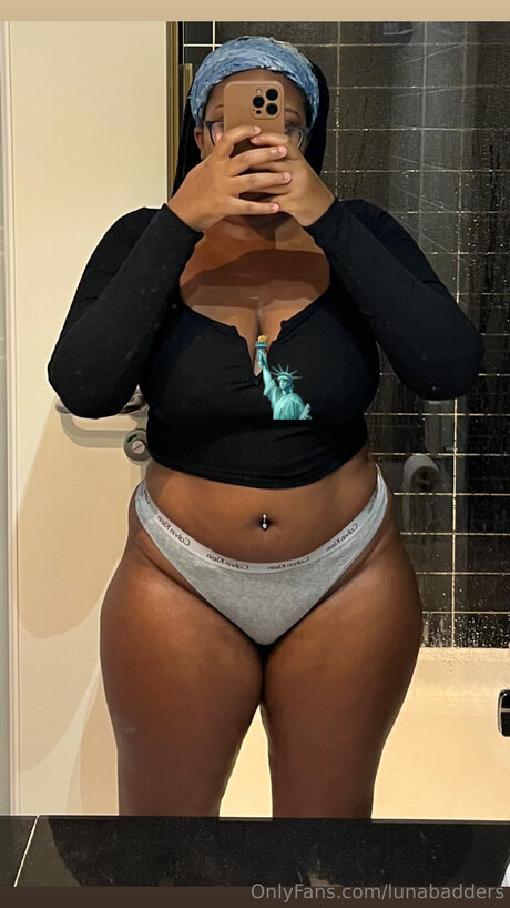 Foto di nudo di fuga di OnlyFans di Lunabadders