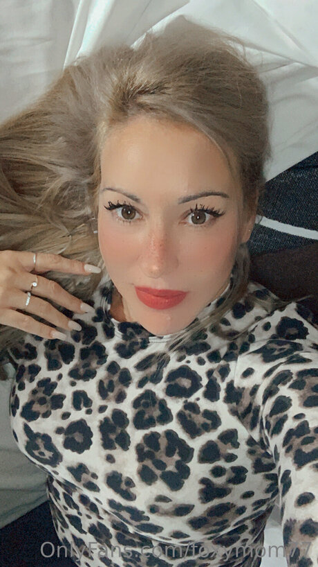 Foto di nudo di fuga di OnlyFans di Foxymom77
