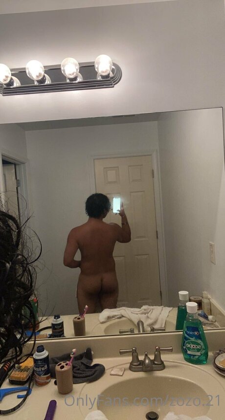 Foto di nudo di fuga di OnlyFans di Zozo 21