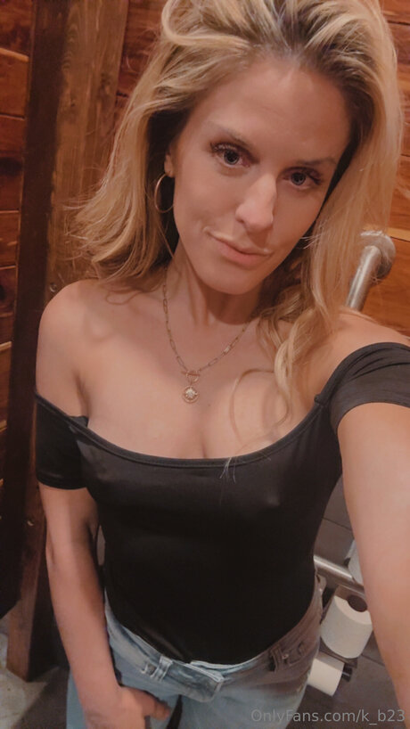 Foto di nudo di fuga di OnlyFans di K B23