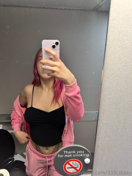 Foto di nudo di fuga di OnlyFans di 333cstasy