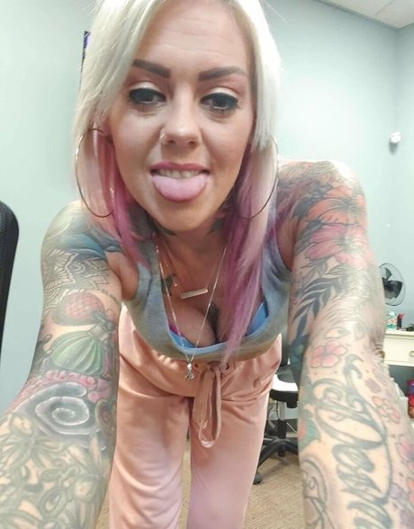 Foto di nudo di fuga di OnlyFans di Tattooedbarbie86
