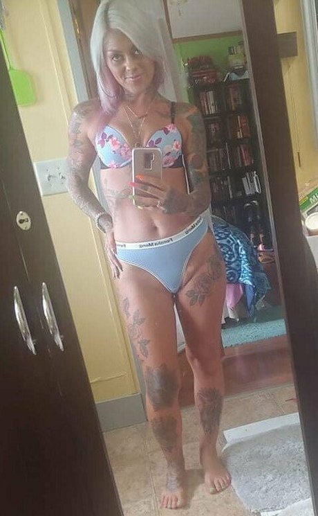 Foto di nudo di fuga di OnlyFans di Tattooedbarbie86