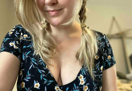 Foto di nudo di fuga di OnlyFans di Hotmomevie