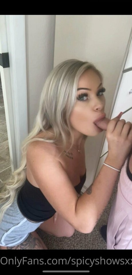 Foto di nudo di fuga di OnlyFans di Spicyshowsxx