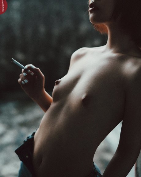 Foto di nudo di fuga di OnlyFans di Yunij98