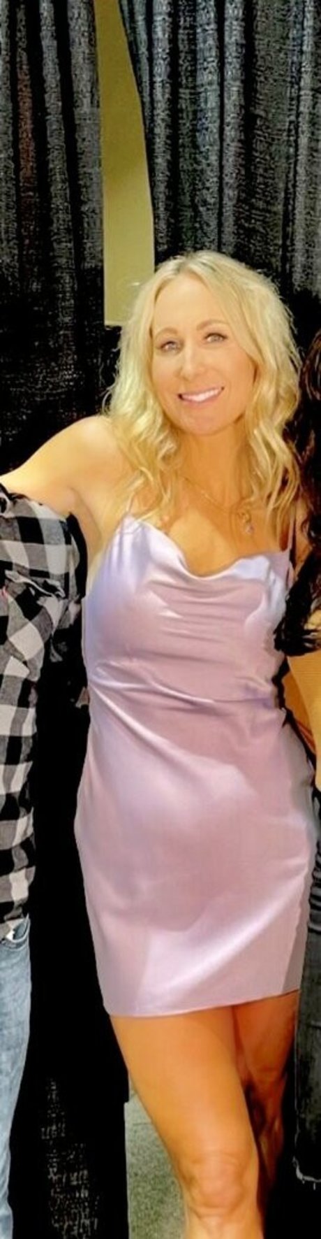 Foto di nudo di fuga di OnlyFans di Nikki Glaser