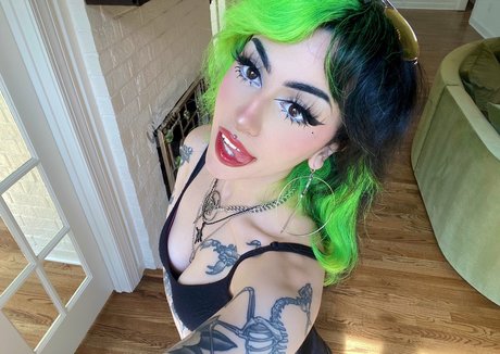 Foto di nudo di fuga di OnlyFans di Lilbatty