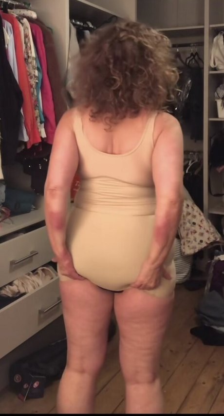 Foto di nudo di fuga di OnlyFans di Nadia Sawalha