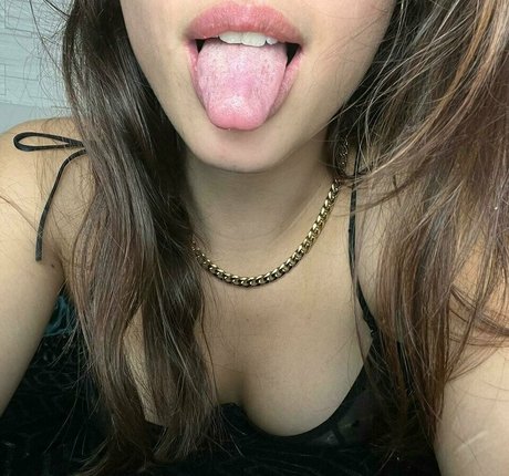 Foto di nudo di fuga di OnlyFans di Louann Vecchia