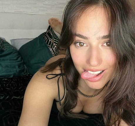 Foto di nudo di fuga di OnlyFans di Louann Vecchia