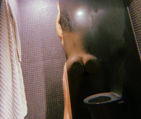 Foto di nudo di fuga di OnlyFans di Lauren Bonner