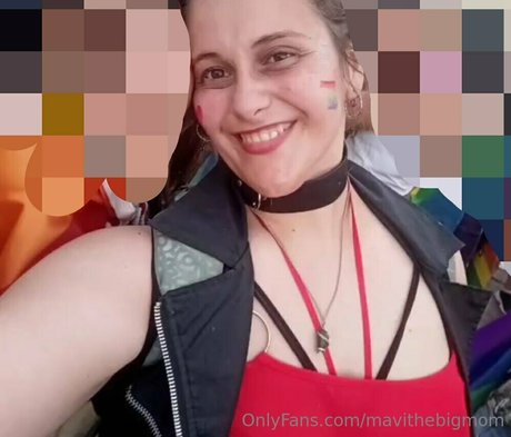 Foto di nudo di fuga di OnlyFans di Mavithebigmom