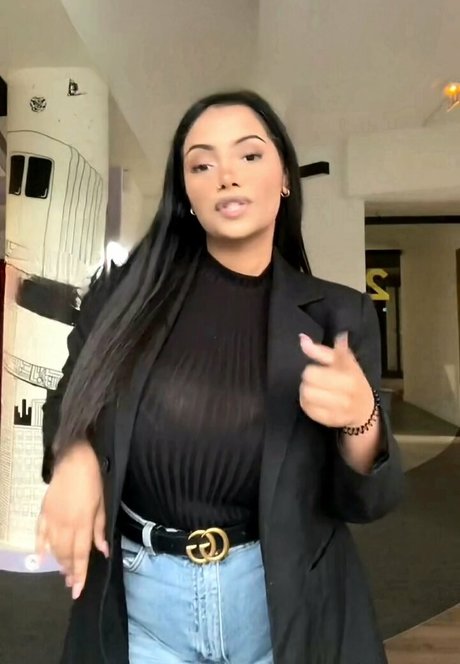 Foto di nudo di fuga di OnlyFans di Zina Hadid