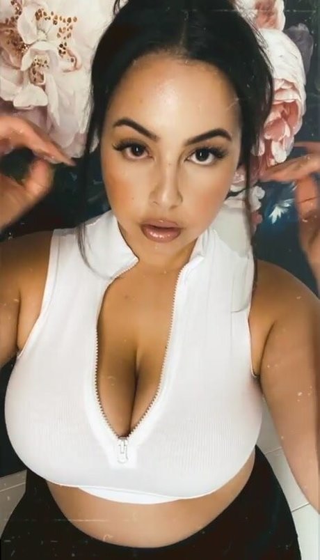 Foto di nudo di fuga di OnlyFans di Zina Hadid