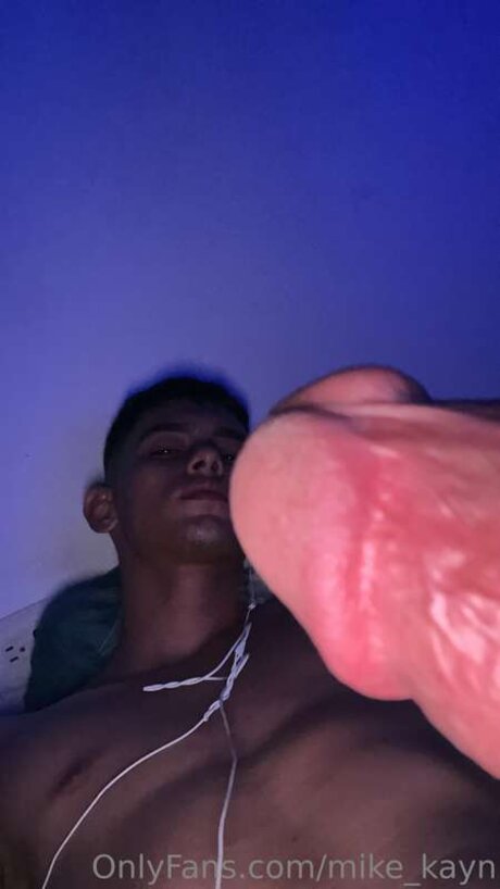 Foto di nudo di fuga di OnlyFans di Mike Kayn