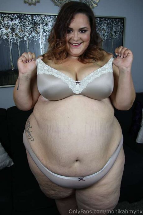 Foto di nudo di fuga di OnlyFans di Monikamynx69