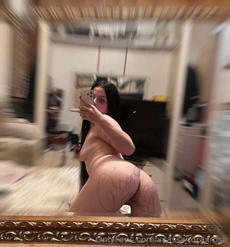 Foto di nudo di fuga di OnlyFans di Xcassandraxrose