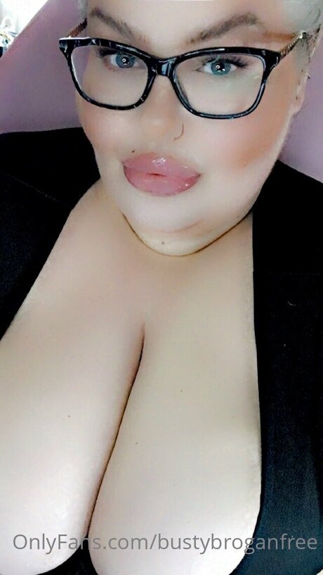 Foto di nudo di fuga di OnlyFans di Bustybroganfree