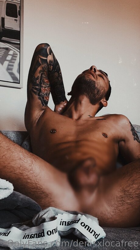 Foto di nudo di fuga di OnlyFans di Inkeddenis
