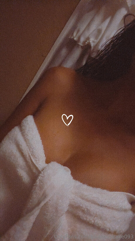Foto di nudo di fuga di OnlyFans di Asiancupcake093