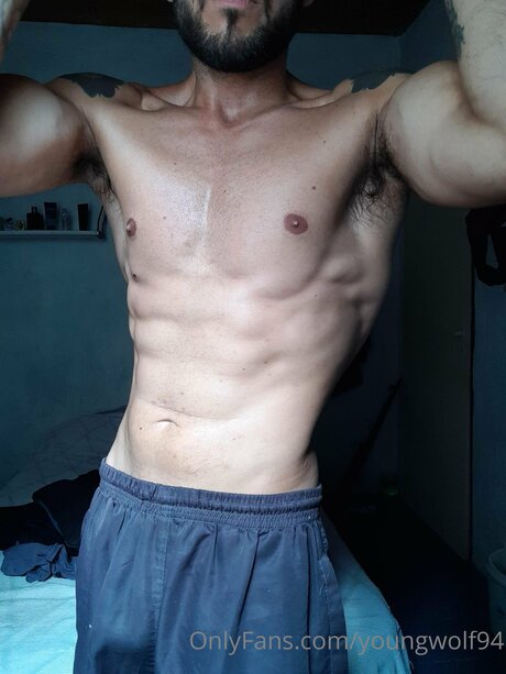Foto di nudo di fuga di OnlyFans di Youngwolf94