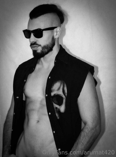 Foto di nudo di fuga di OnlyFans di Arumat420