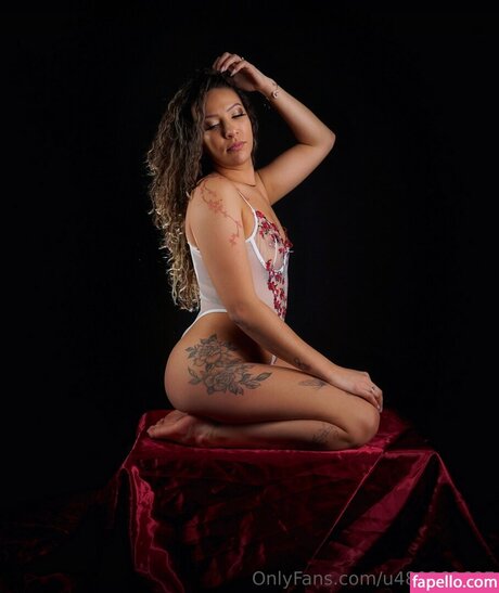 Foto di nudo di fuga di OnlyFans di Leanabge