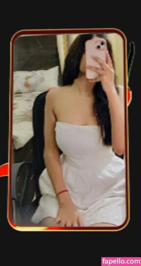 Foto di nudo di fuga di OnlyFans di Mandodari