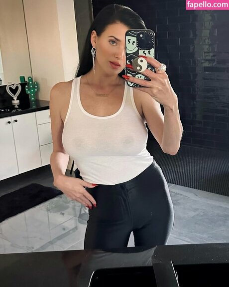 Foto di nudo di fuga di OnlyFans di Megan Louise