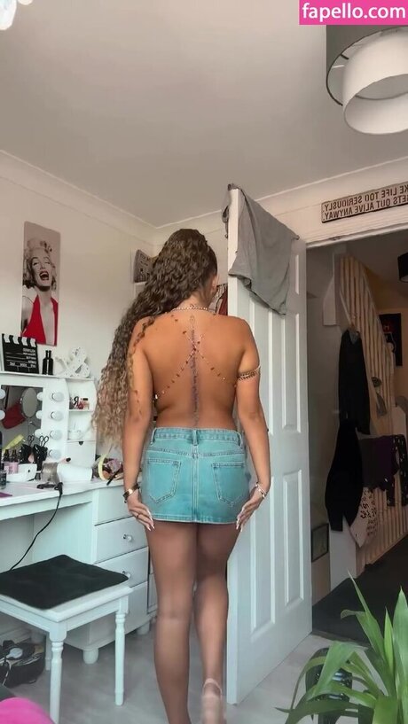 Foto di nudo di fuga di OnlyFans di Aylawingx